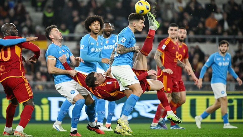 Napoli và Roma đều có những màu áo gắn liền với lịch sử địa phương