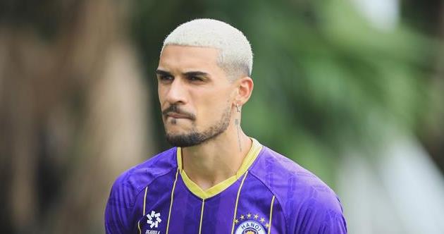 Hendrio phải chờ đợi để được thi đấu.