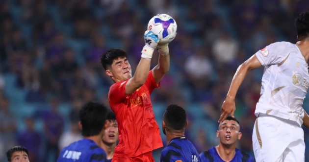 Thủ môn Trung Kiên là điểm tựa cho hàng thủ HAGL.