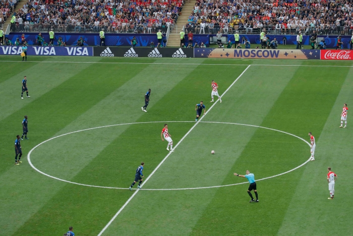 Tình huống giao bóng trong trận chung kết World Cup 2018.