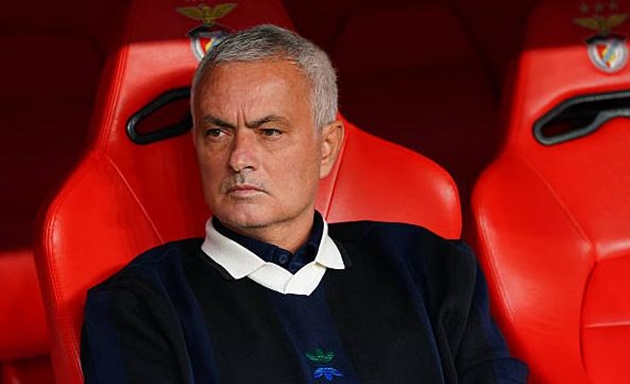 Thầy trò Jose Mourinho không thể vượt ải Benfica.