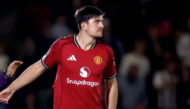 Harry Maguire (6): Maguire đã làm tròn nhiệm vụ trong các pha không chiến, một điểm mạnh của anh, đồng thời ghi bàn gỡ hòa.