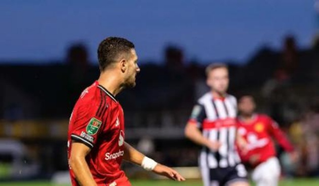 Diogo Dalot (2): Dalot là một trong những cầu thủ gây thất vọng nhất. Anh không đóng góp gì đáng kể trong các pha tấn công và cũng thiếu sự chắc chắn trong phòng ngự.