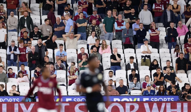 Niềm tin của NHM cạn dần sau những kết quả đáng thất vọng.