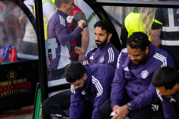 Amorim không dám đối diện với loạt penalty.