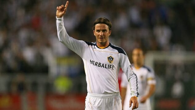Beckham sút tung lưới Chicago Fire từ một quả phạt góc, mang về chiến thắng 2-1 cho LAFC năm 2011.