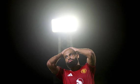 Mbeumo sút hỏng quả 11 mét quyết định.