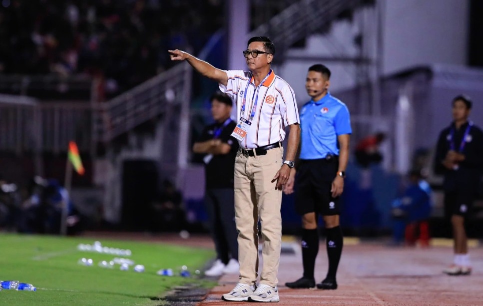 HLV Lê Huỳnh Đức giúp CA TPHCM có chiến thắng thứ 2 tại V-League mùa này. Ảnh: VPF.