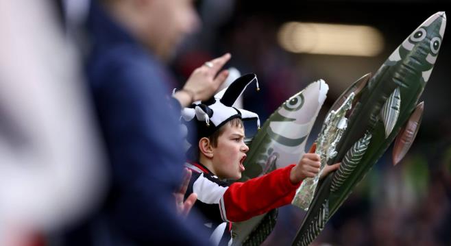 Thất bại trước Grimsby khiến fan Quỷ đỏ khó thể nuốt trôi.