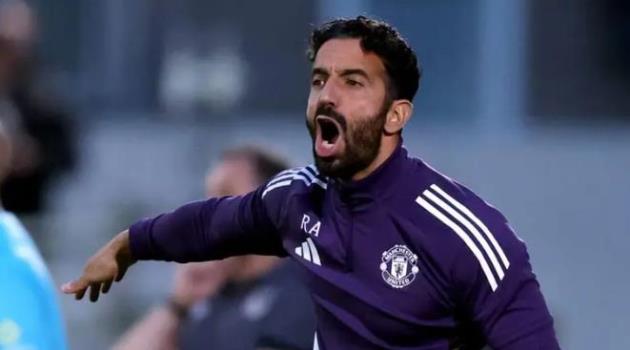 Ảnh bài viết Sự thờ ơ và mất niềm tin của CĐV Manchester United đẩy Amorim vào thế khó