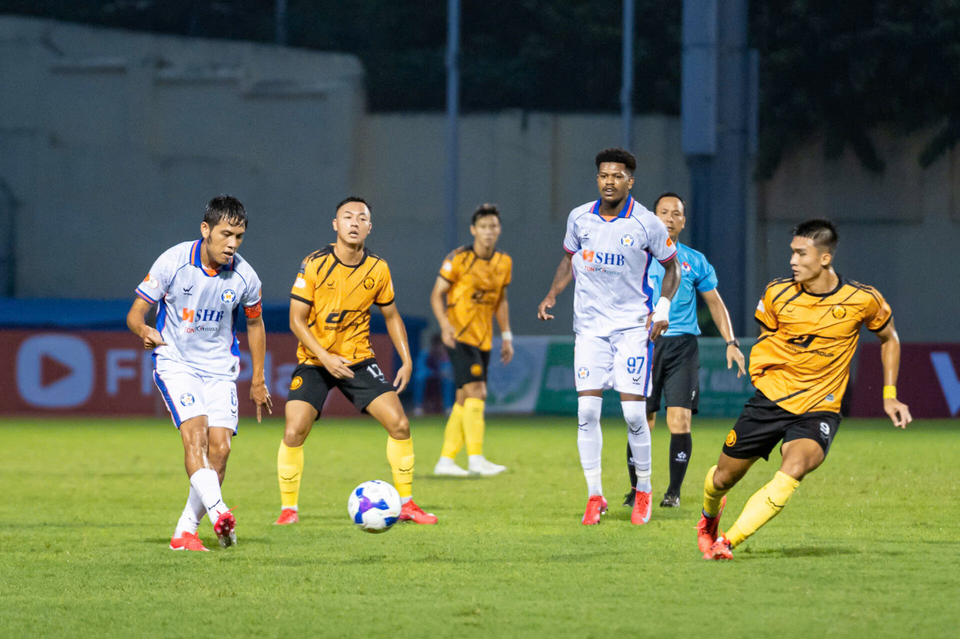 Ảnh bài viết Bóng đen bao trùm Thanh Hóa: Khi khủng hoảng sân cỏ nối gót bất ổn thượng tầng