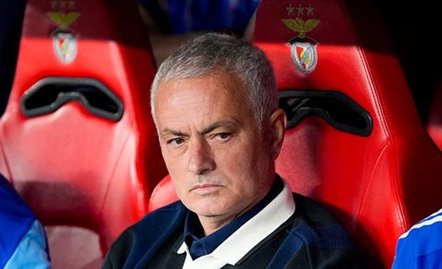 Jose Mourinho đã bị Fenerbahce sa thải.