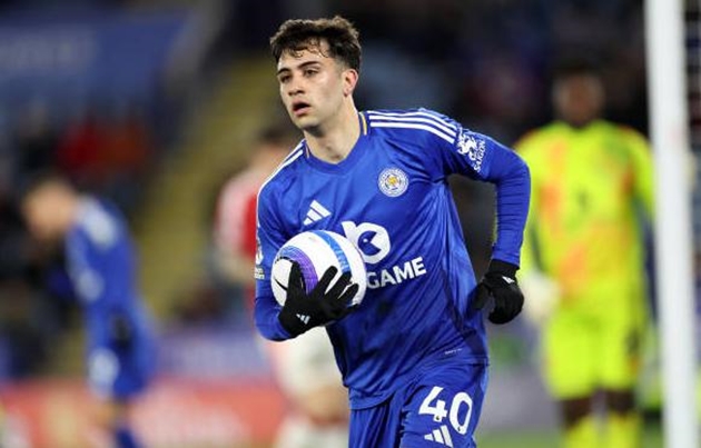 Facundo Buonanotte bất ngờ chuẩn bị chuyển tới Chelsea.