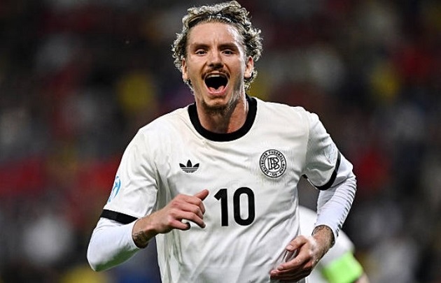 Nick Woltemade giúp tăng cường hàng công Chích chòe.