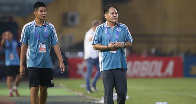 HLV Makoto Teguramori đối mặt áp lực lớn.