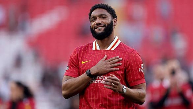 Joe Gomez bất ngờ được AC Milan quan tâm.