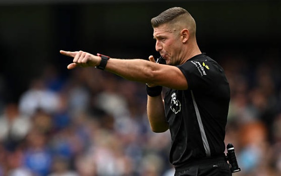 Trọng tài không công nhận bàn thắng của Fulham.