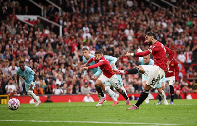 Bruno mang về chiến thắng cho Man Utd vào phút bù giờ