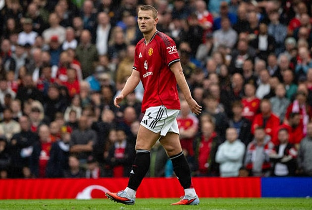 Matthijs de Ligt – 5/10 De Ligt cần phải thể hiện sự quyết đoán hơn trong việc tổ chức phòng ngự. Anh đã thiếu sự chú ý trong tình huống dẫn đến bàn gỡ hòa của Foster và không thể giúp đội kiểm soát tốt hơn hàng thủ.