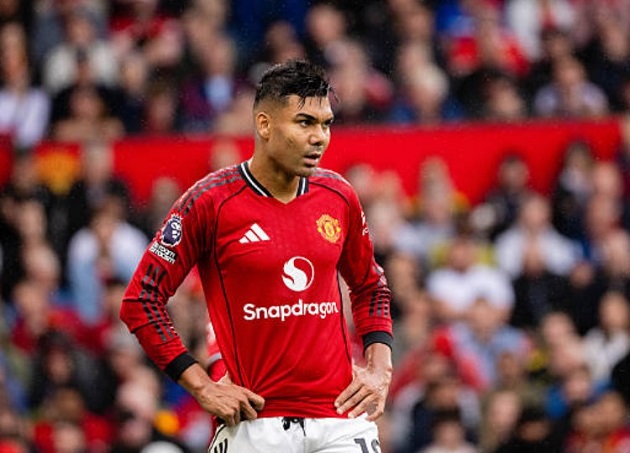 Casemiro – 5/10 Casemiro đã có một màn thể hiện thiếu thuyết phục. Mặc dù có phần đóng góp trong bàn thắng mở tỷ số của United nhờ pha đánh đầu, nhưng anh không thể điều tiết nhịp độ trận đấu và vẫn tỏ ra chậm chạp trong các tình huống phòng ngự.