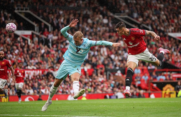 Amorim nên tin tưởng Sesko và thay đổi lối chơi phù hợp hơn.