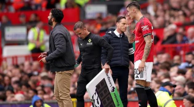 Sesko vẫn chưa được ra sân trọn vẹn cho MU tại Ngoại hạng Anh.