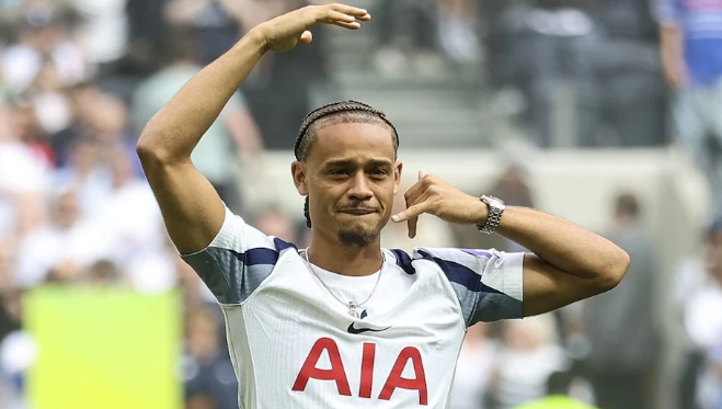 Xavi Simons đã ra mắt NHM Spurs.