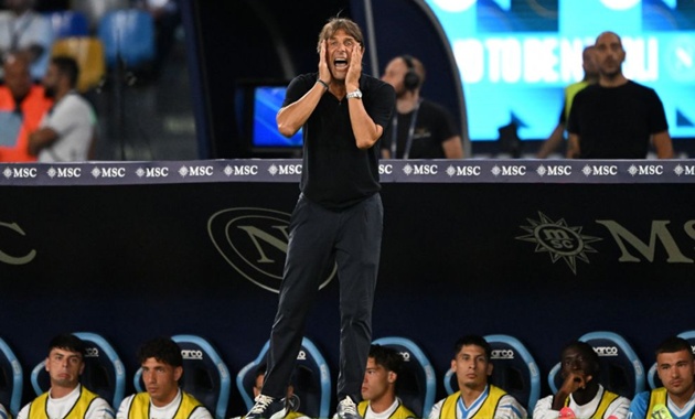 Conte hài lòng về trận thắng của Napoli