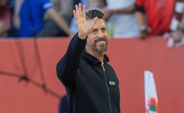 Ảnh bài viết HLV Augsburg lên tiếng khi Harry Kane phải chơi hậu vệ trái