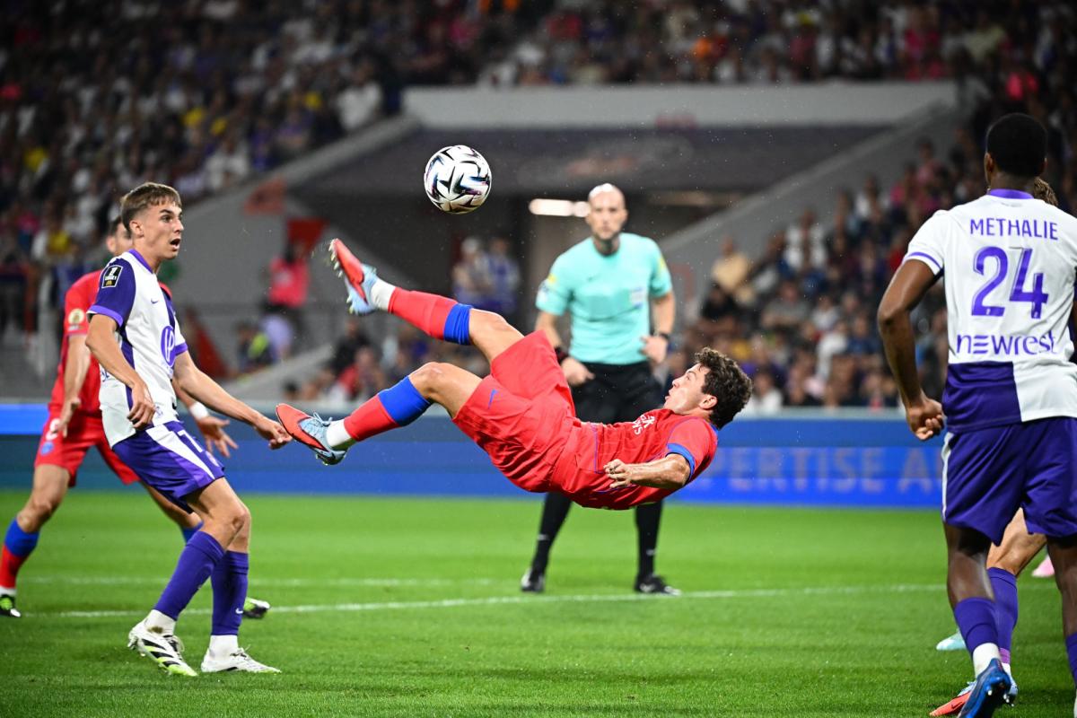 Neves ghi 2 bàn như vậy chỉ trong vòng 7 phút.