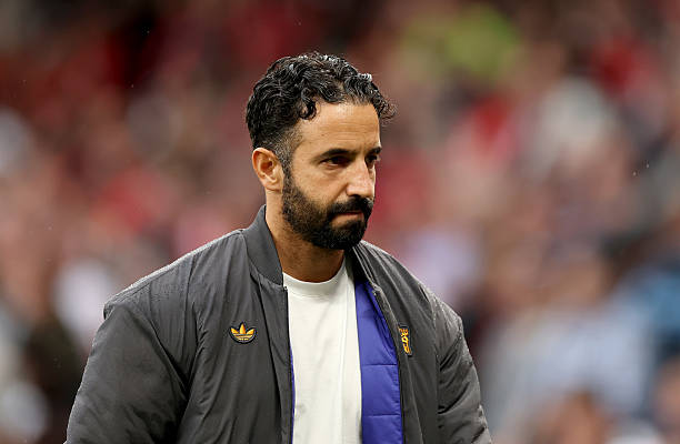 Amorim không thể giúp Bayindir bắt bóng tốt hơn.