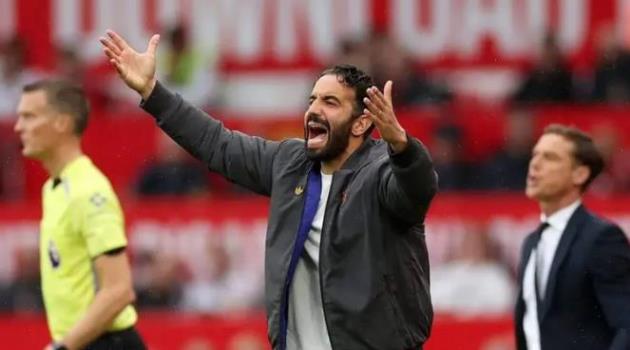 Ảnh bài viết Ruben Amorim trước áp lực: Lo âu, di chuyển liên tục, ghét đá phạt đền