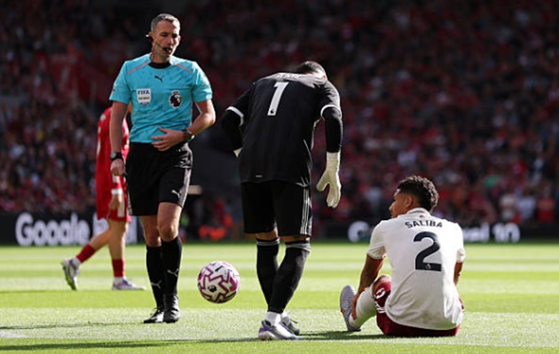 Ảnh bài viết Saliba rời sân ngay những phút đầu