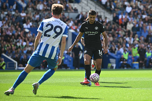 Ảnh bài viết Chuyên gia Sky Sports: "Rodri tệ hại nhưng vẫn được giữ trên sân suốt 90 phút"