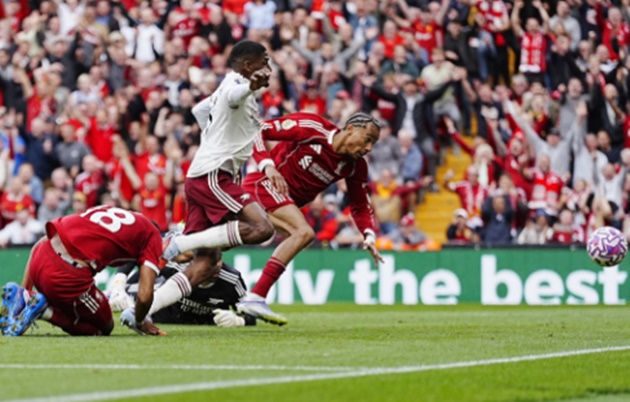 Bàn thắng của Liverpool không được công nhận.