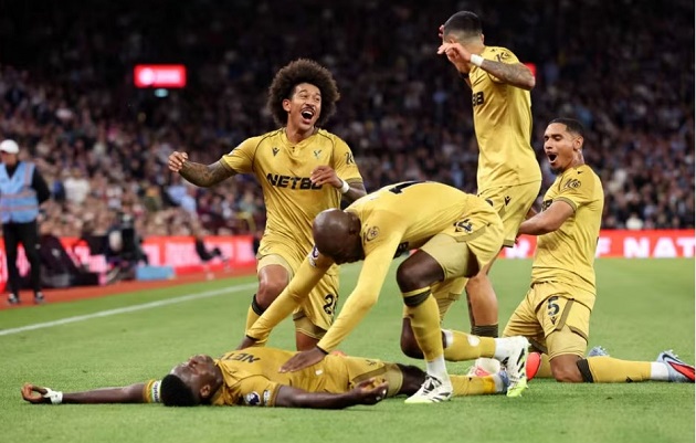 Palace có chiến thắng ấn tượng ngay tại Villa Park.