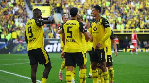 Ảnh bài viết Guirassy ghi cú đúp giúp Dortmund giành chiến thắng đầu tiên ở Bundesliga