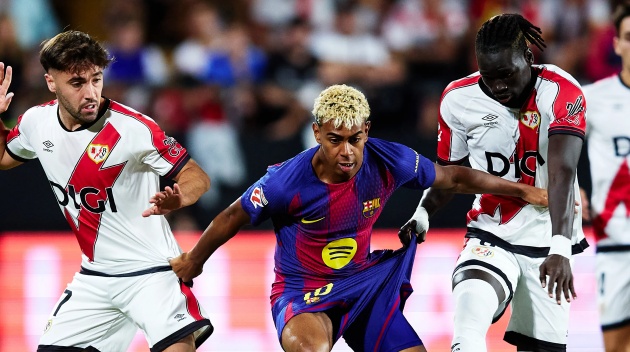 Công nghệ VAR gặp sự cố khi Barcelona bị Rayo cầm chân.