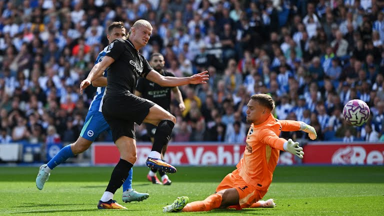 Haaland xé lưới Brighton.