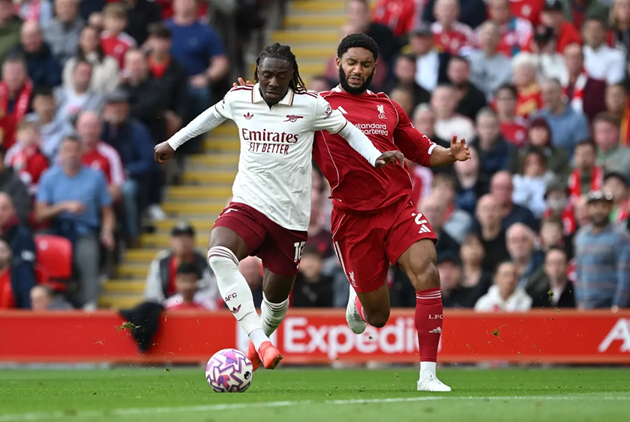 Eze được CĐV khen ngợi dù Arsenal để thua Liverpool.