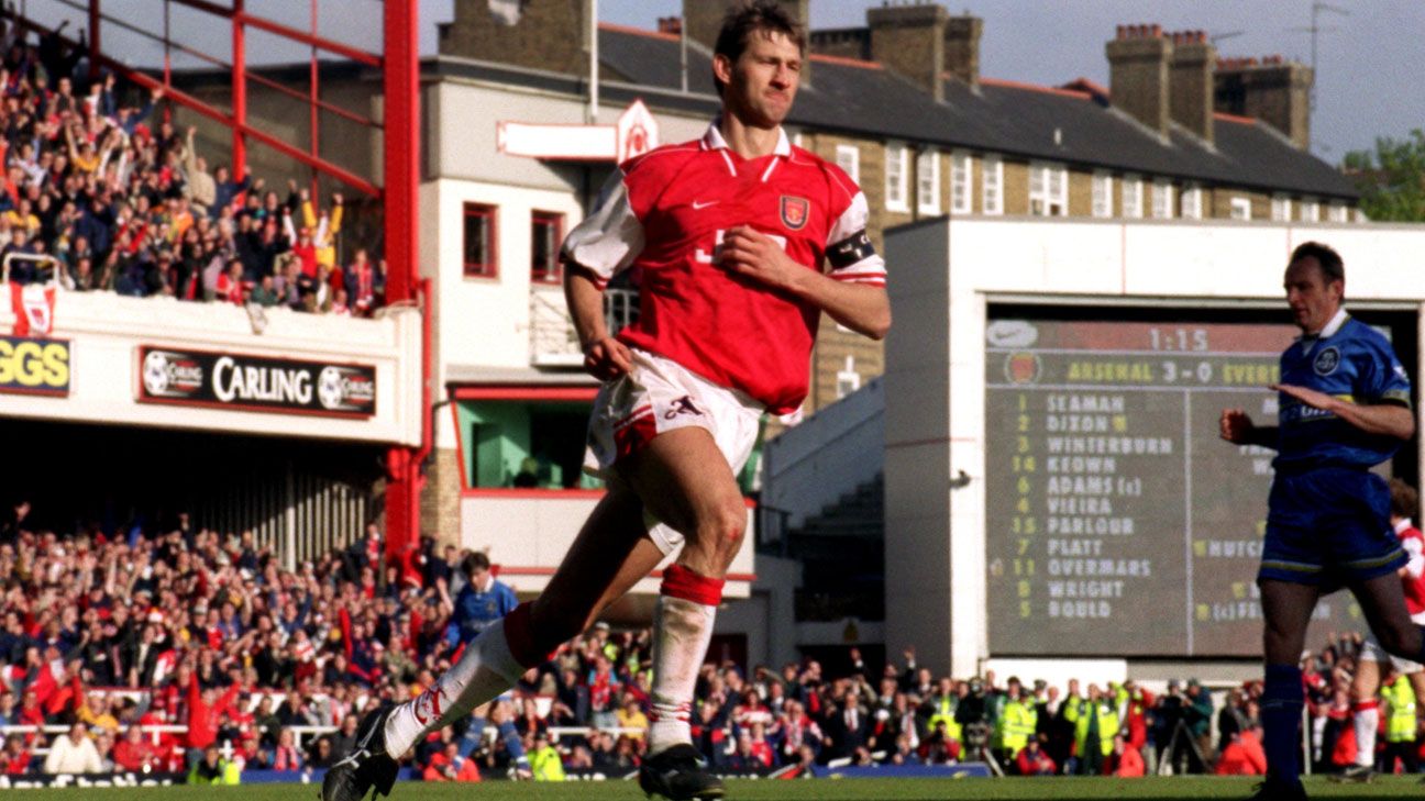 Huyền thoại Arsenal từng được vinh danh trong âm nhạc