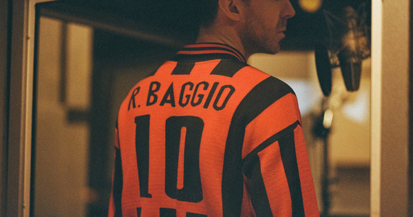 Huyền thoại Baggio trong sản phẩm của Miles Kane