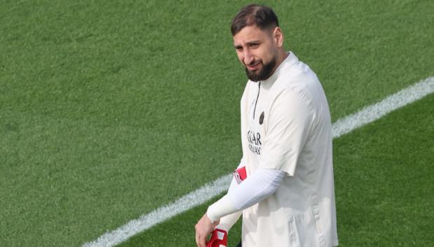 Donnarumma thế chỗ Ederson ở Man City.