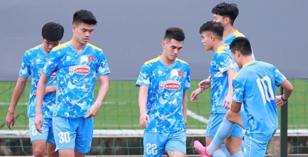 ĐT Việt Nam tập luyện cho trận giao hữu với Nam Định.