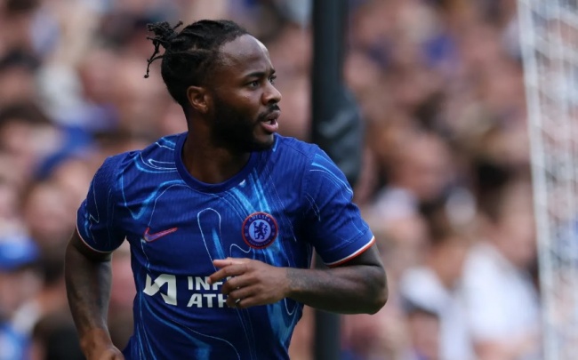 Chelsea tìm cách đẩy đi Sterling.