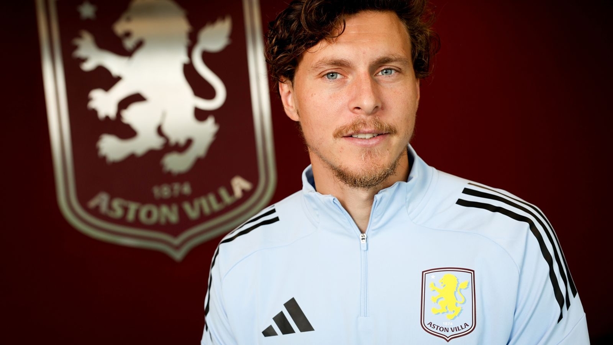 Victor Lindelof 01