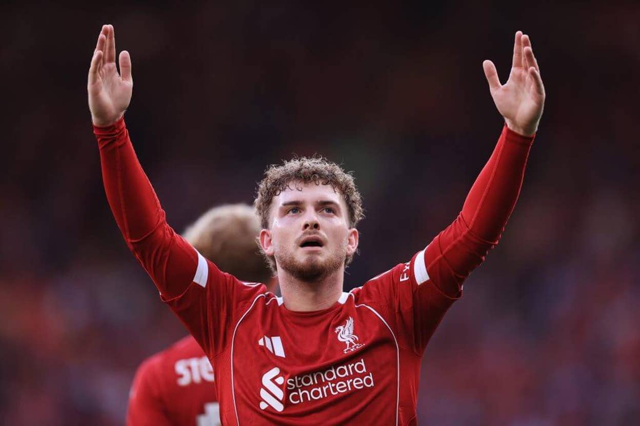 Elliott chia tay Liverpool.