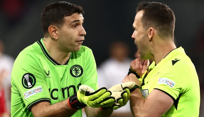 MU hỏi mua nhưng quyết định không chiêu mộ Martinez.