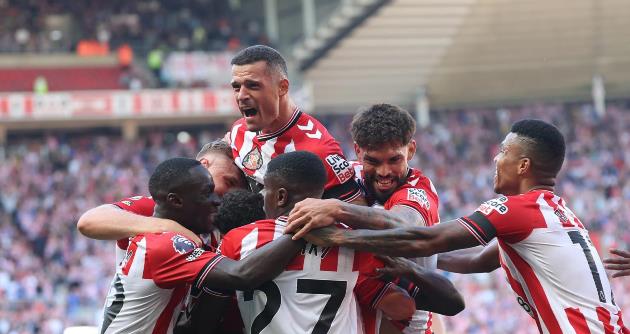 Sunderland mua sắm rầm rộ.