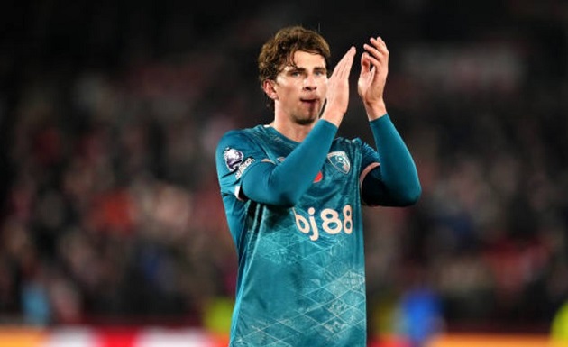 Ilya Zabarnyi gia nhập PSG với giá lên tới 63 triệu euro.